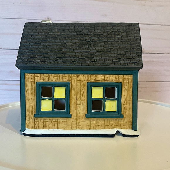 COCA COLA - Round The Square Sleigh Rides - Town Square Collection - Picture 4 of 12